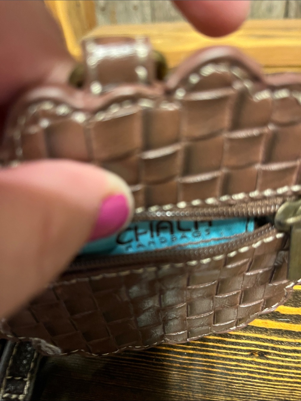 Chala Handbags - Crossbody Bag with Sunflower Appliqué - Picture 12 of 13